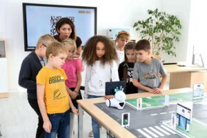 kids playing with Photon ArtificiaI Intelligence Discovery